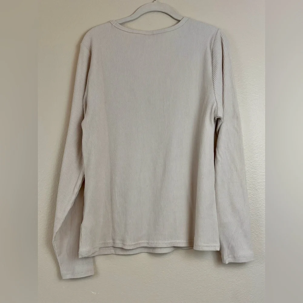 Old Navy Cream Fitted Long Sleeve Blouse NWOT - Picture 3 of 4